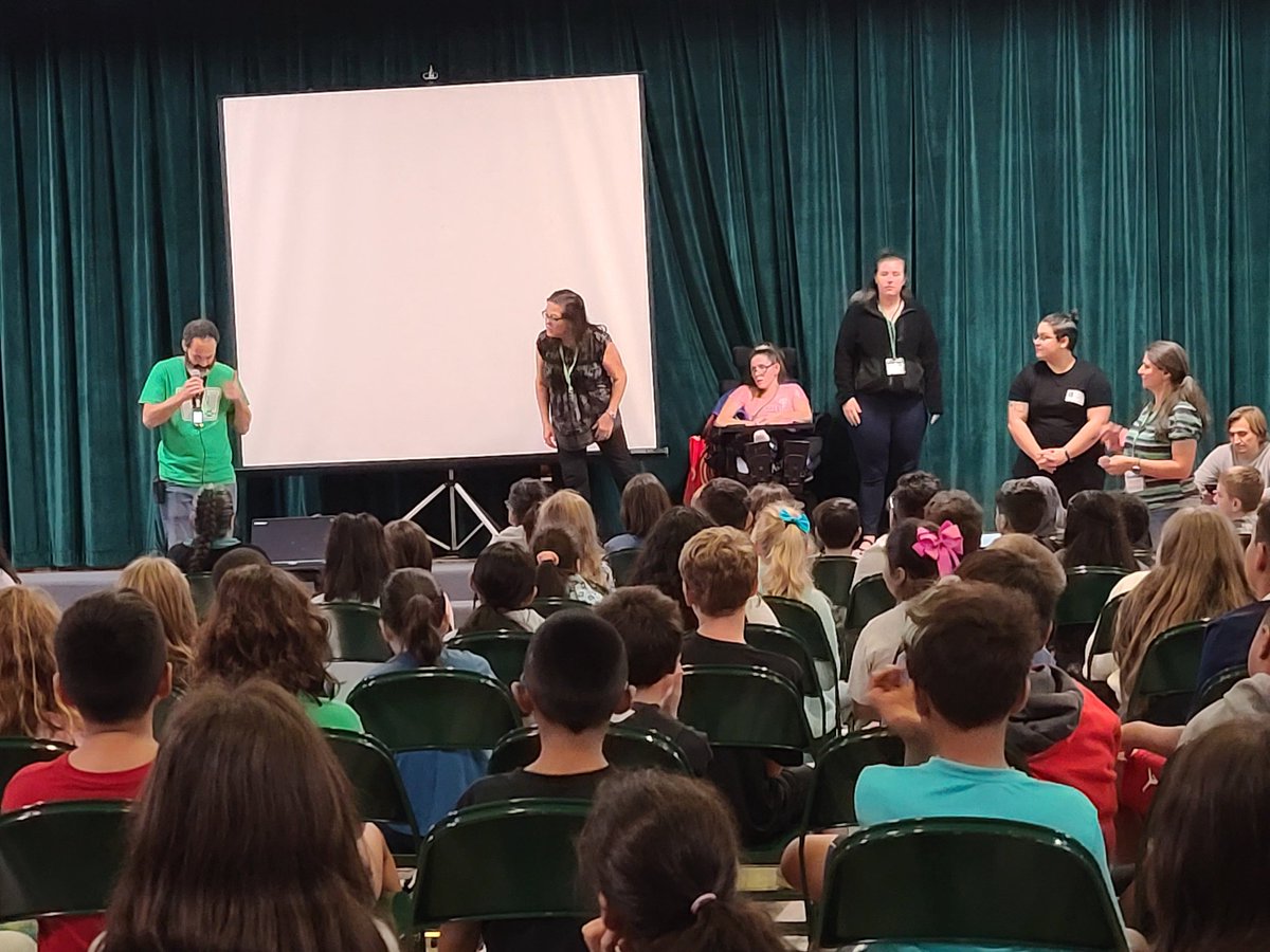 WoodlandIntDual's tweet photo. Today, guests from the Lake County Center for Independent Living helped our students understand more about living with disabilities and accepting others! Ms. Heather from our staff even talked about her self-advocacy in living with Cerebal Palsy and how to stand up for others! https://t.co/q5BgRyzWdu