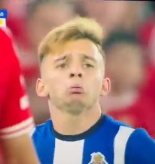 davidrcf10's tweet photo. Francisco Conceição woke up feeling DANGEROUS 🥶🥶 
 
- 0 golos 😈
- 0 assists 😱
- 6 toques na bola 🐐🐐 
- 2 passes completos 😳😳 
- 10 minutos jogados🚶‍♂️
- 1 amarelo ⚠️
 - quase levava nos dentes do Jurasek 🤡🤡 
- chorou muito o bebê 😔😔

-Better than Di María? https://t.co/07kGKPuIQJ