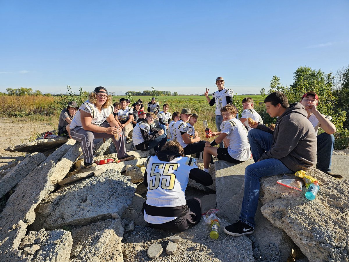 WarbirdsNest's tweet photo. Pregame meal. #ClawOn #SoarToExcellence https://t.co/dddLpvVRrE