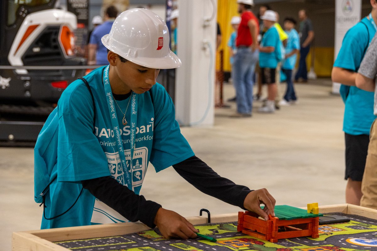 cmwcarpenters's tweet image. It was awesome to be part of JA JobSpark and show middle schoolers from around Indy the construction and trades industry! A special shout-out to IKORCC and our partners for helping young minds spark their future career ideas! 🤩 #JAJobSpark #ConstructionAndTrades #IKORCC