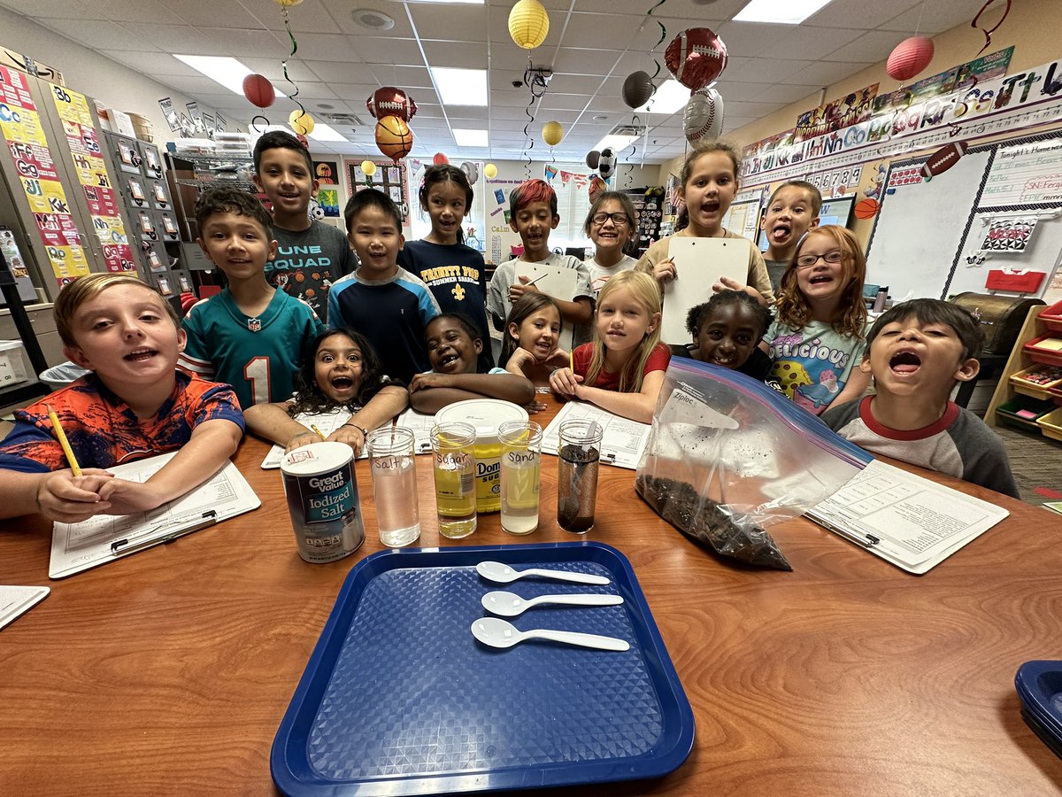 Everybody say #SCIENCE! Second graders learning which substances dissolve in water is how we wrapped up our #RYSocps day! <a href="/CDLocps/">Curriculum and Digital Learning</a> <a href="/KMalatesta_OCPS/">Kimberly Malatesta</a> <a href="/arborridgek8/">ArborRidgeK8_OCPS</a>