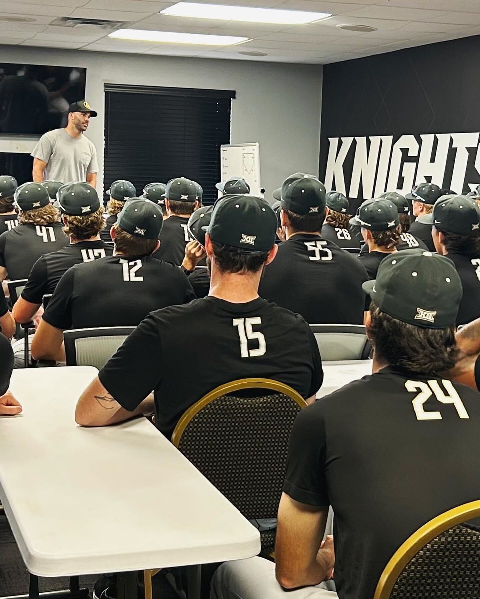 Thanks to Blake Bortles for stopping by the ballpark today to chat with the team! ⚫🟡⚔️ #ChargeOn⚔️