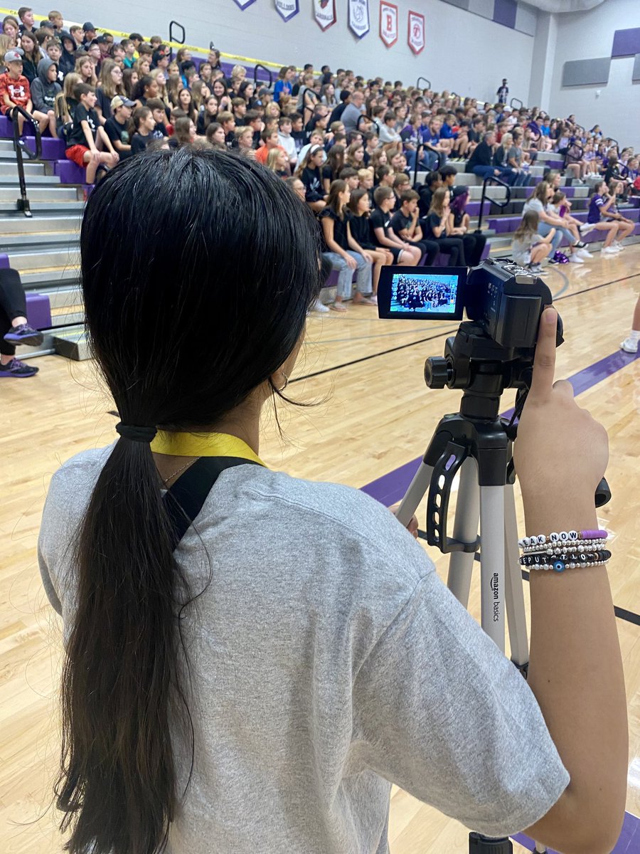 MrCarterWSMS's tweet photo. What an amazing pep assembly for fall sports today at @WSMSStallions led by STUCO! #StallionsConnect @MrPeaveyWSMS https://t.co/EoVseH37AL