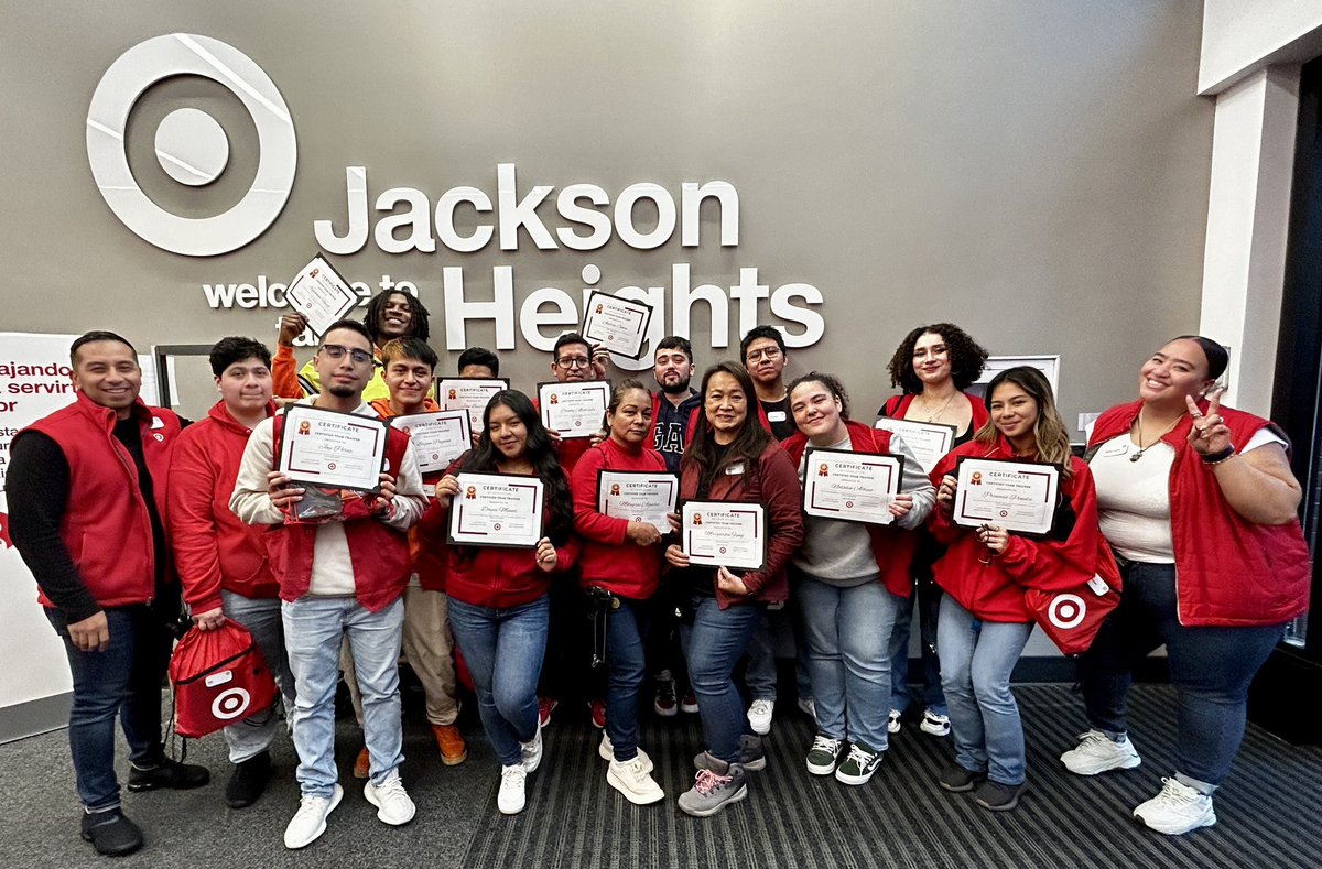 Daysi_TGT's tweet photo. 🚀Kicking off #Target #JacksonHeights #T3280's Team Trainers journey! 💪 Exciting times ahead as we empower and inspire excellence together 🏆 #CareGrowWin Together ♥️ @Reina95 @MannyTGT28 @VanessaMolina_1 @jj_pineda_ https://t.co/Q8dikqmo0D