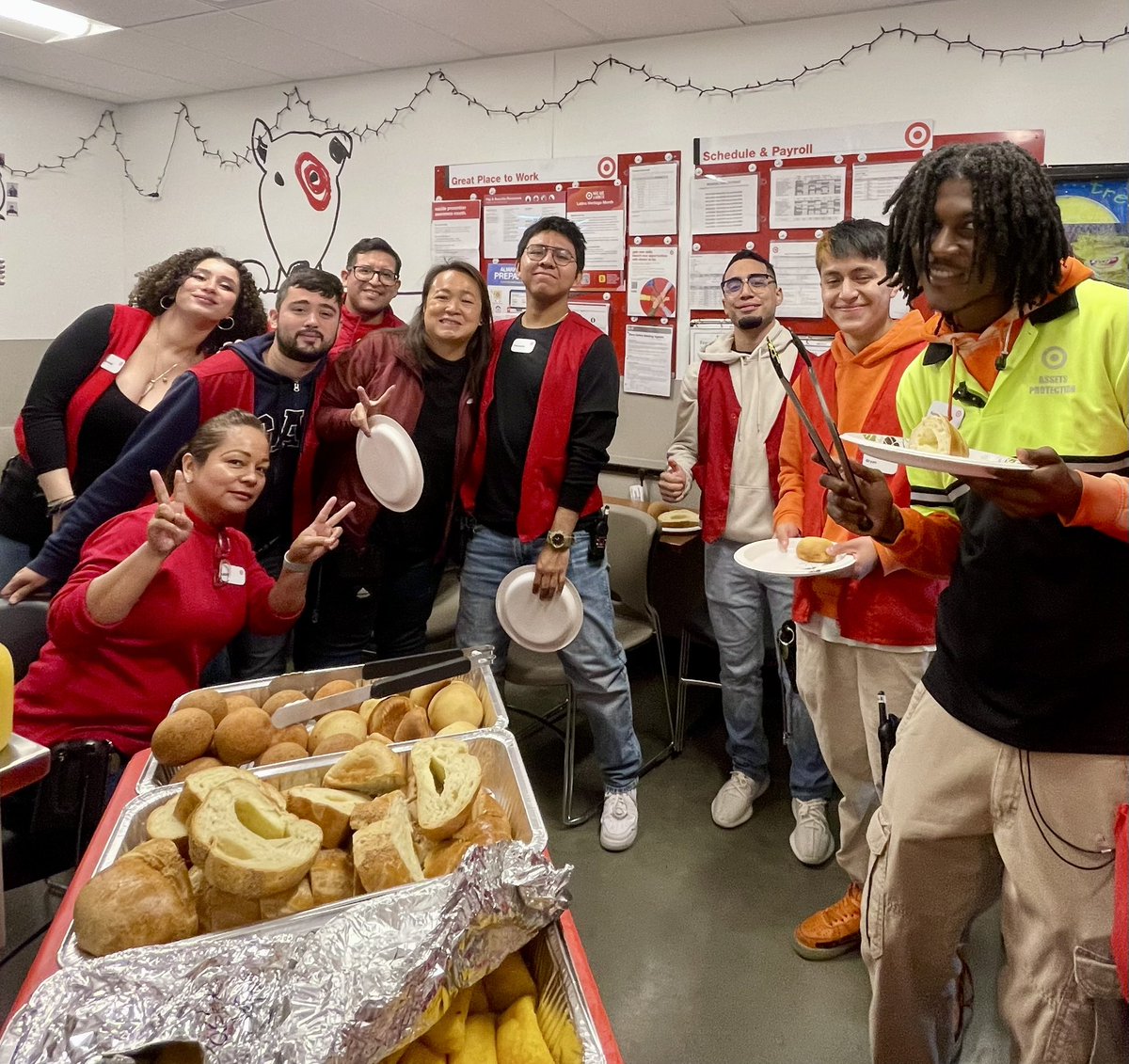Daysi_TGT's tweet photo. 🚀Kicking off #Target #JacksonHeights #T3280's Team Trainers journey! 💪 Exciting times ahead as we empower and inspire excellence together 🏆 #CareGrowWin Together ♥️ @Reina95 @MannyTGT28 @VanessaMolina_1 @jj_pineda_ https://t.co/Q8dikqmo0D