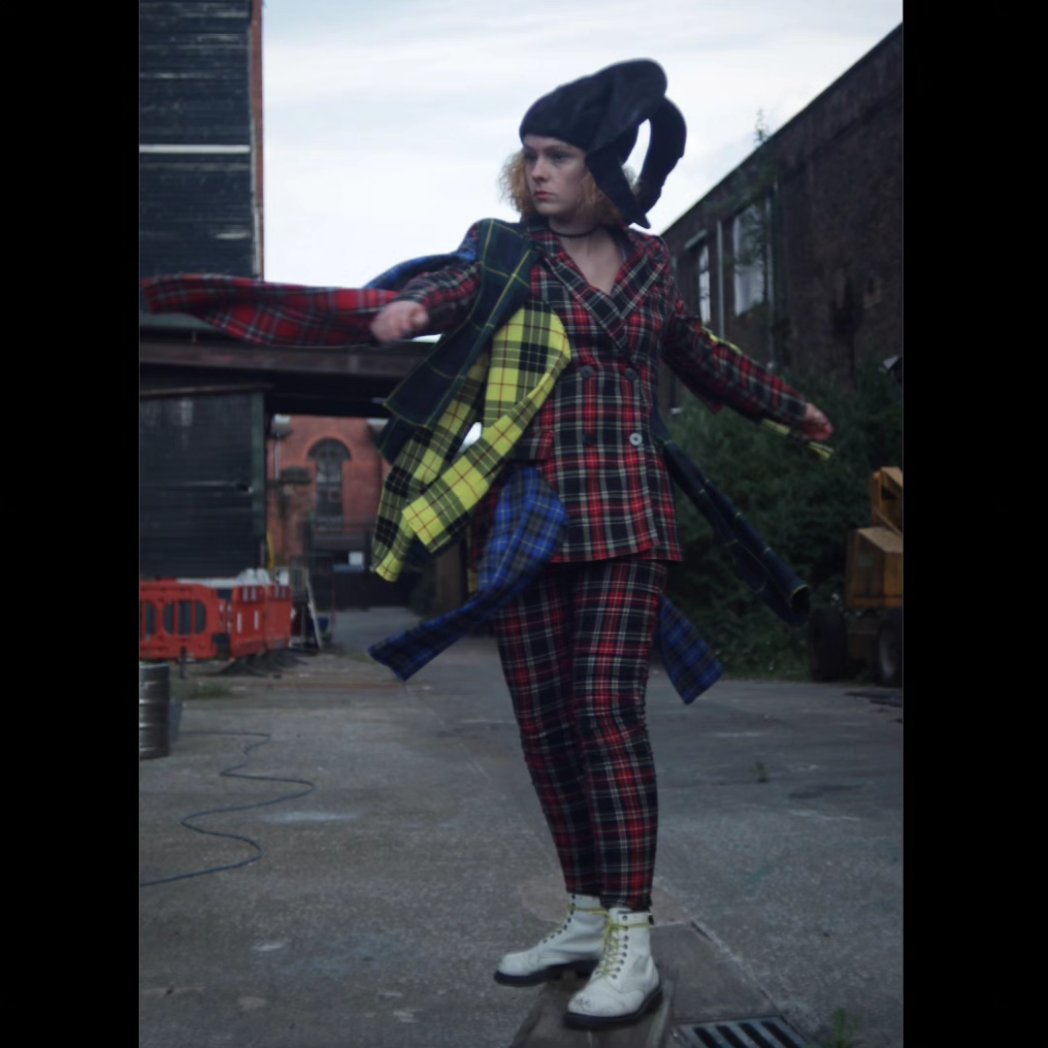 ZoeyBarnacle's tweet image. I never posted these gorgeous shots of my hand made costumes for LEAR! The Fool's 'coat of arms' was one of my favourite pieces I've made yet. I'm available for costume and sewing work ⭐
Photo credit @DanielHirdActor