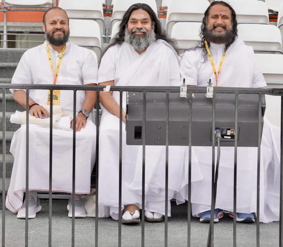 AOLSwamiji's tweet photo. #WCF2023 LIVE from #WashingtonDC https://t.co/I4mtwkL1ur @artoflivingusa @ArtofLiving #WorldCultureFestival #OneWorldFamily https://t.co/fUNYWrsAJh