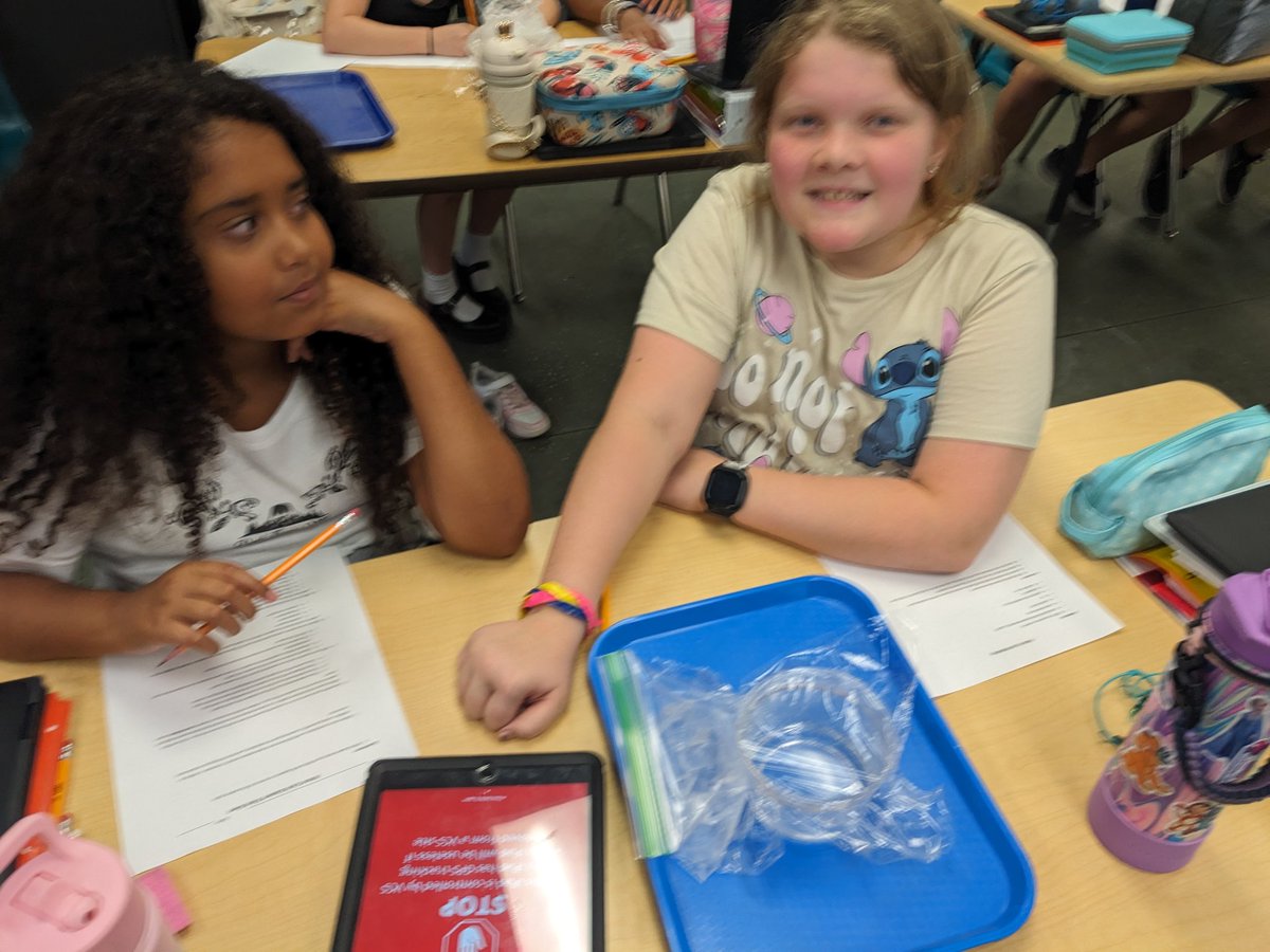 valerielduval16's tweet photo. 5th Grade Water Cycle Lab @HorizonElem89 #VCSscientists  @ElemSci https://t.co/50HmKD5vMp