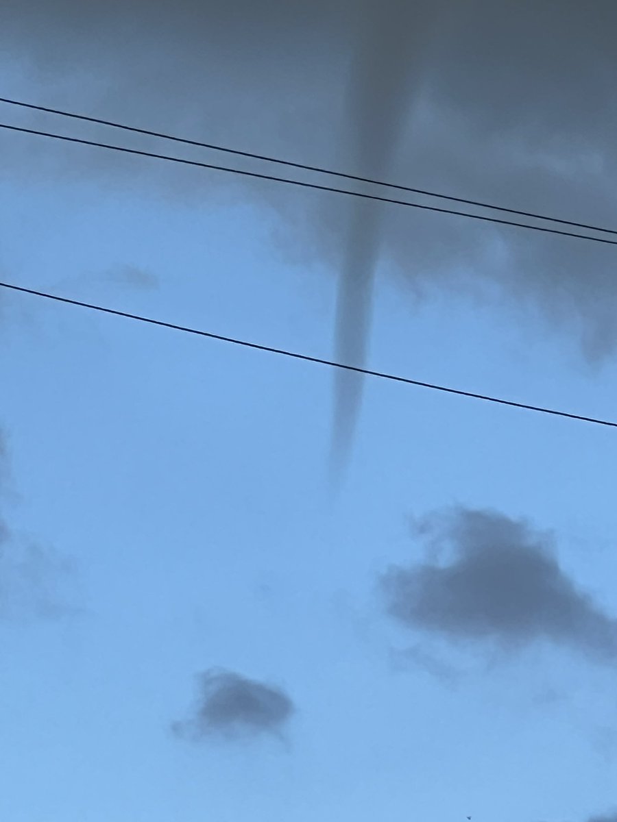 firecapt35's tweet photo. @NWSCLE @fox8news the picture was take about 8 minutes ago looking northeast of Louisville moving west. https://t.co/3vGajcIHWX