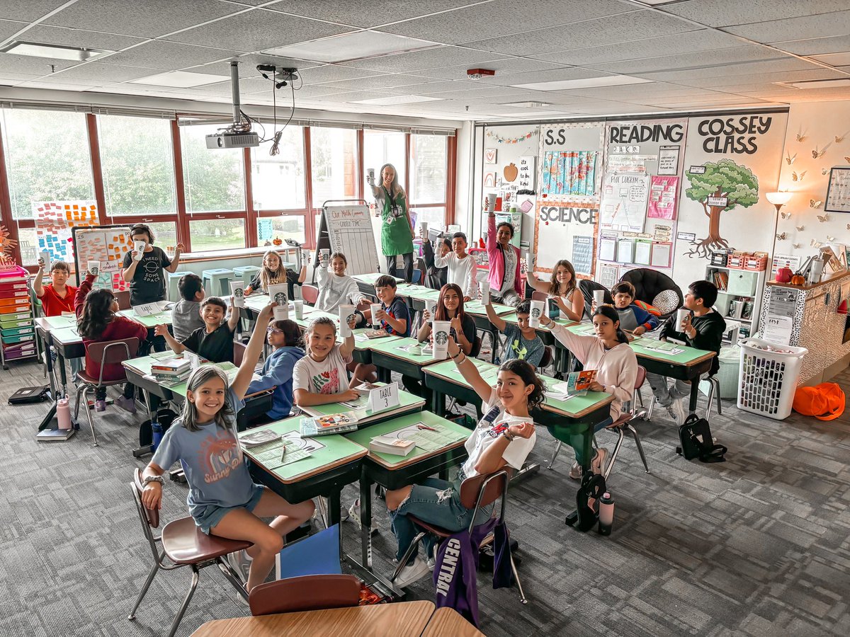 MelissaMoCossey's tweet photo. We’ve had a fun week in 5th grade! We had our comfort dogs come so we could read and love on them ❤️, we had a fun longitude and latitude scavenger hunt, and ended with our starbooks! Thanks to all my amazing teammates for making a lot of this happen! 🥰 #d15schools https://t.co/iifgMFLuIz