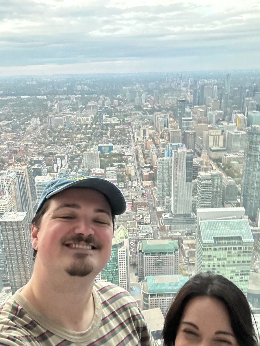 Tina_Donati's tweet photo. The reality of height differences when you meet virtual content friends in real life for the first time.

(@RyanBaum is even more pleasant in person!) https://t.co/4pVGWZ7CdP