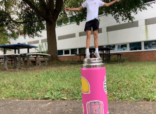 BusEdFun4U's tweet image. The WMS Yearbook Students worked together to create Forced Perspective Photographs to expand and enhance their photography skills! 📸 #WnEverything @BoykinBryan @Ashley83859234 @HokieAEK @WMS_WolfPack @wmspta_wolves @WilliamsburgCSD