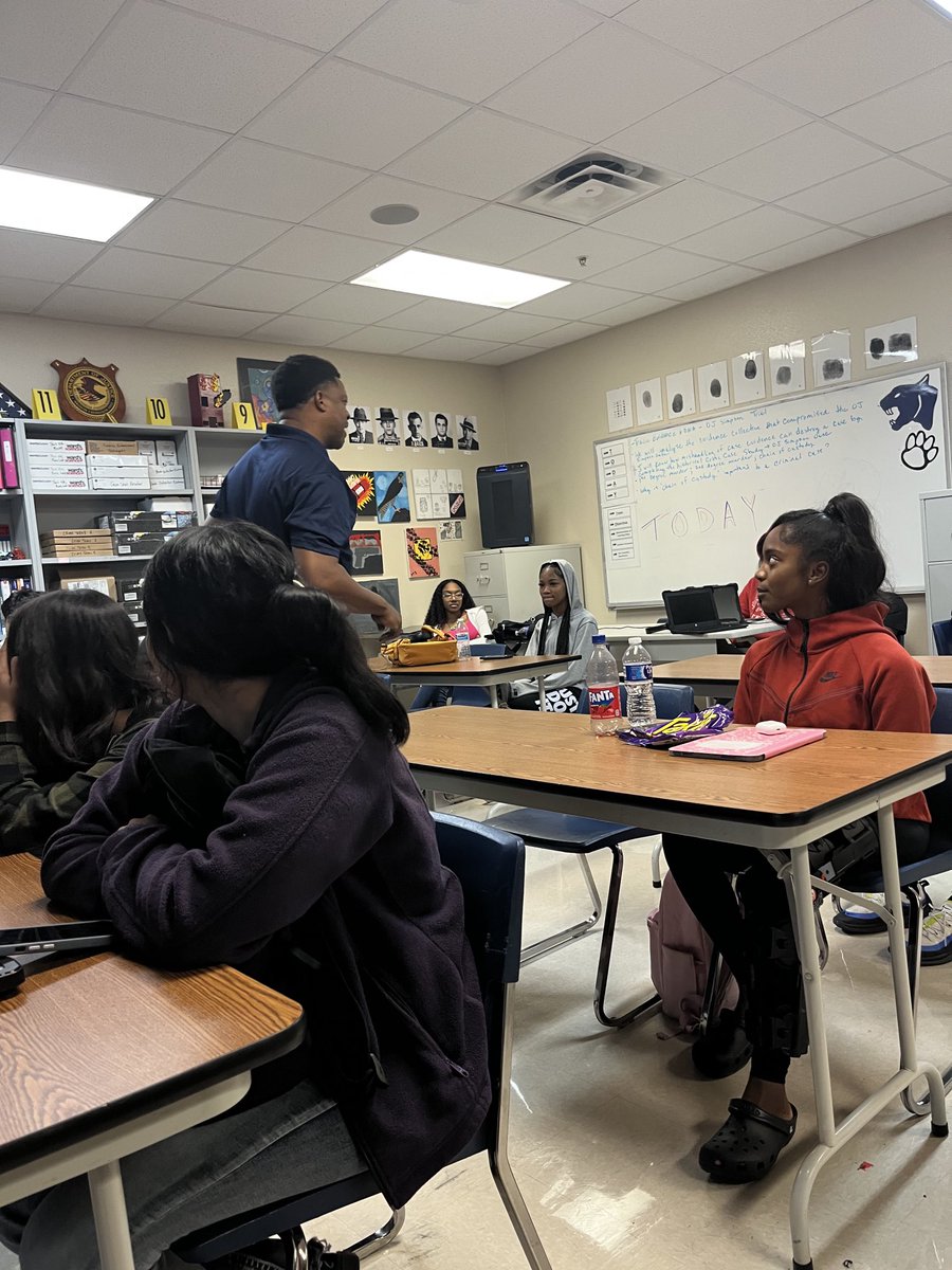 GNTX NOBLE member provided the Law and Your Community’s five tips and criminal justice relevant issues to Duncanville Career, Technical, Education students in the Forensic Science Program.