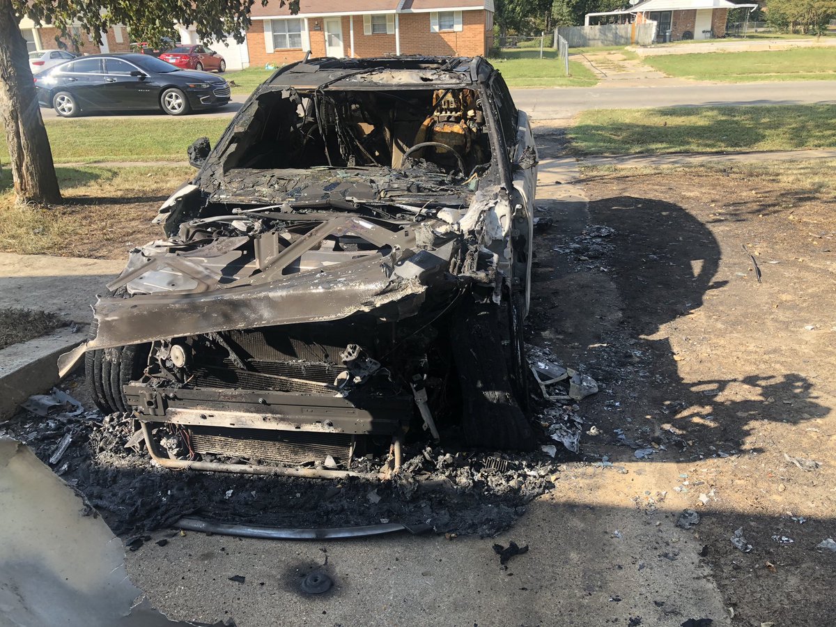 BettyBianna's tweet photo. Woke up to a burning truck this morning around 3:00 AM . Life changing! https://t.co/hRi82dtE3Y