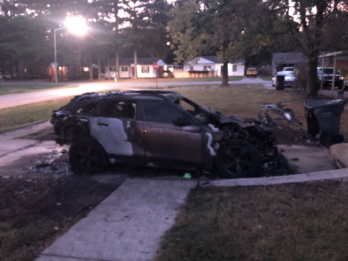 BettyBianna's tweet photo. Woke up to a burning truck this morning around 3:00 AM . Life changing! https://t.co/hRi82dtE3Y
