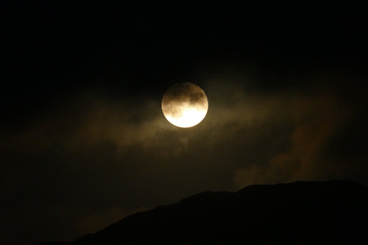 Moon rise over Lochboisdale #southuist