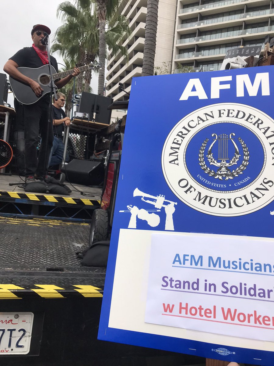 AFMLocal47's tweet photo. Striking @UNITEHERE11 hotel workers felt the union love today at a rally in Beverly Hills where musicians, writers, roofers, Teamsters &amp; more showed up in #solidarity. #AFM47 member @tmorello performed #unionstrong songs &amp; brought his mom Mary to celebrate her 100th bday🎉 https://t.co/KeAVpFnfFk