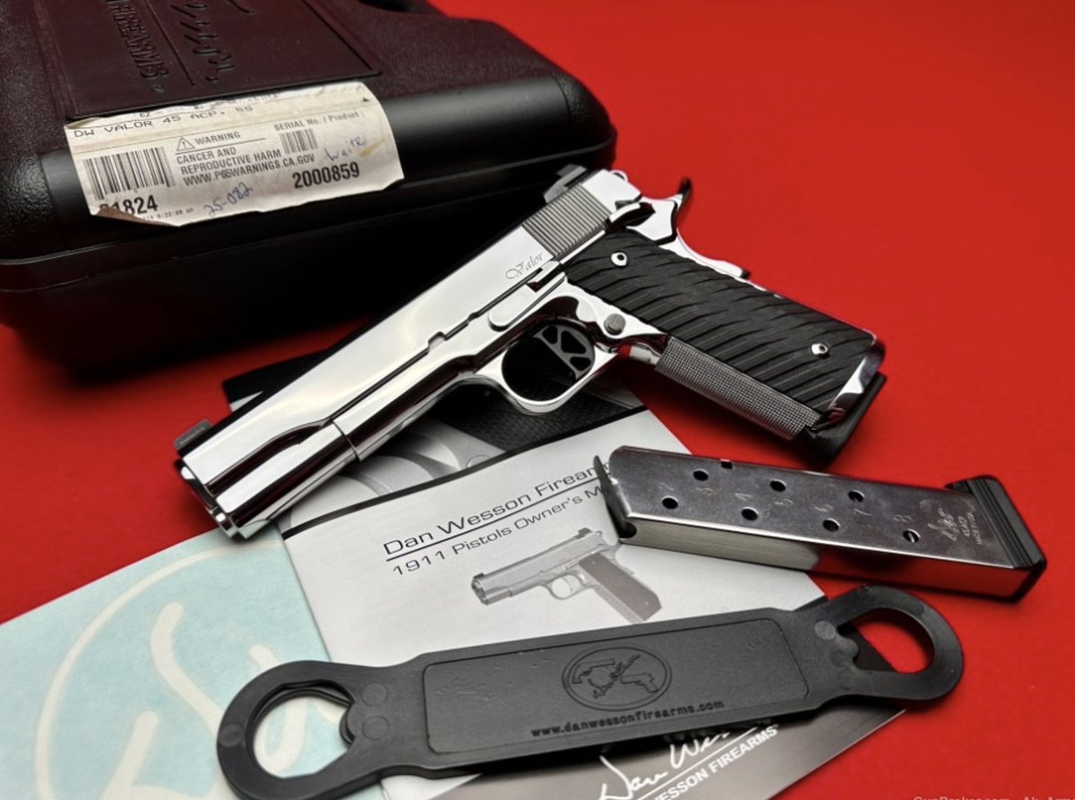 GunBroker's tweet image. Check out the 🔥 Dan Wesson Valor 1911 .45ACP 5"! 
See it here: bit.ly/3EXuHQj
Tell us, would this be a fantastic addition to your collection? 💼✨

#DanWesson #1911guns #GunBroker