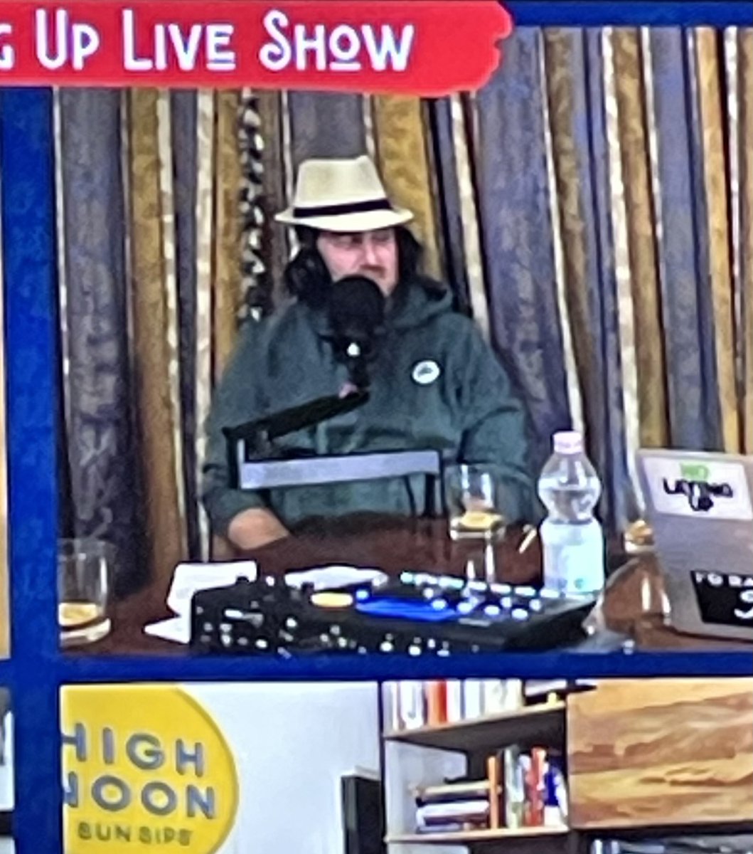 timsloan79's tweet photo. @NoLayingUp @highnoonsunsips @DJPie @NoLayingUp DJ sporting serious Gadget vibes… https://t.co/KUHrz5eBmD