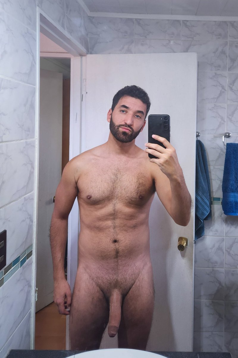 mrcrisgreen's tweet photo. Perdonen la total desnudez señoritas, pero hoy me siento muy guapo 😊 https://t.co/H0lzdSaJWt