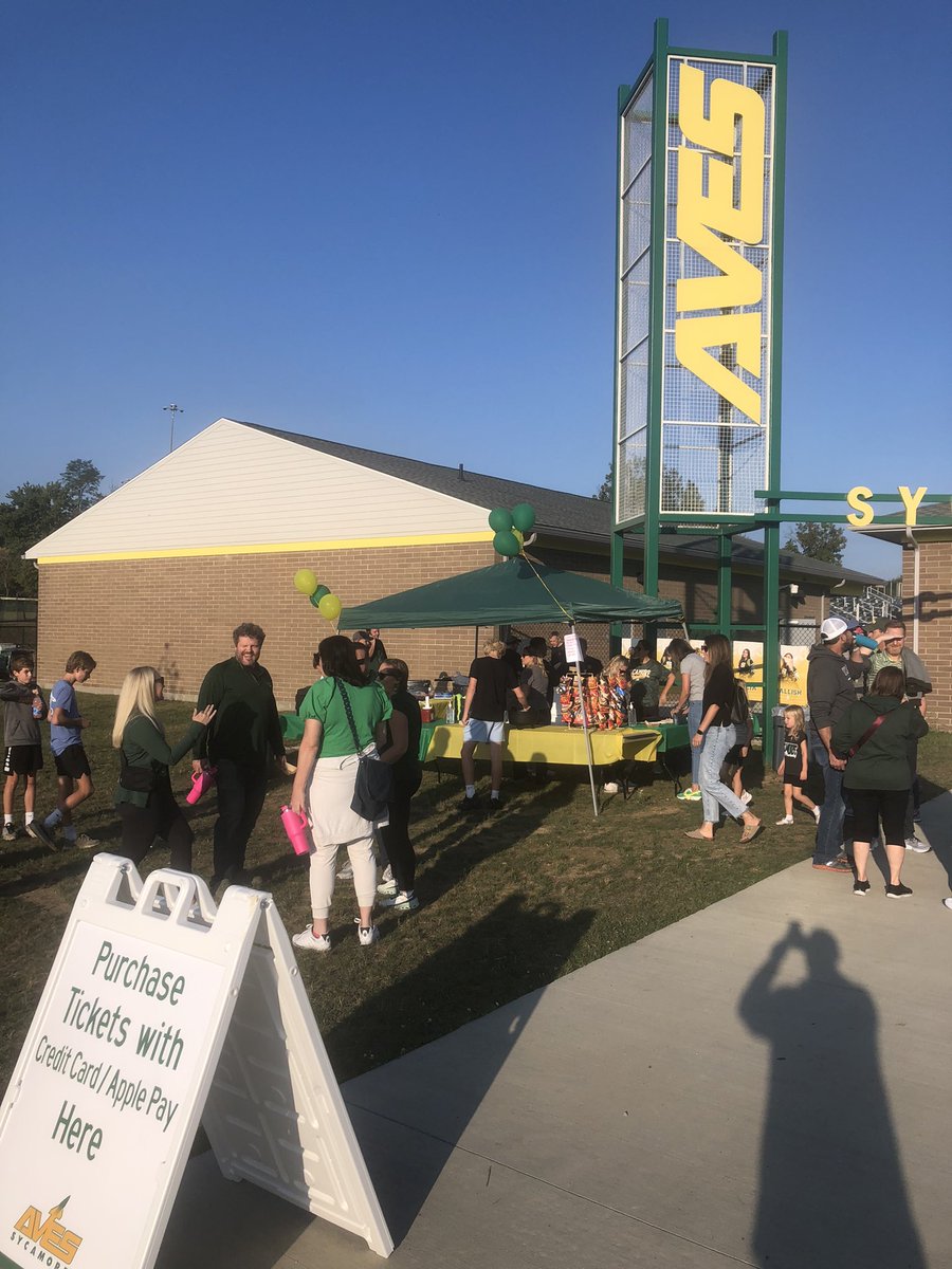 GoAvesAthletics's tweet photo. Our phenomenal @SycamoreAthlet1 hosting pre game cookout https://t.co/MbAw4Siake