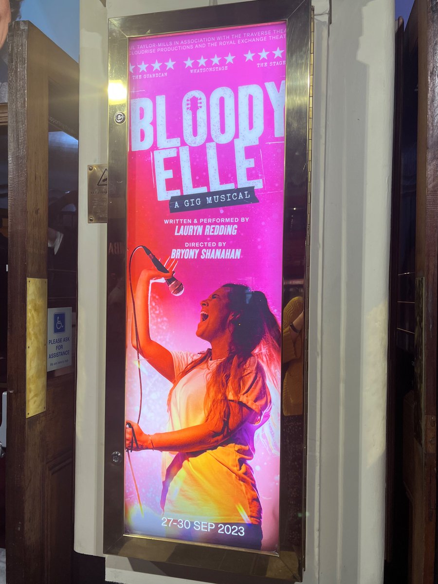 saw @bloodyelle_ at the soho theatre back in july and absolutely loved it so i was very happy to be able to see it again (in the west end !!!!) today🩷🧡  last performance is tomorrow evening - go and see it if you can !!