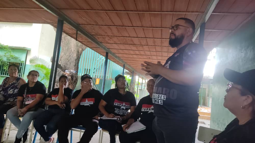 MrtGirardot's tweet photo. La Formación constante y permanente es la primera línea de defensa de nuestra organización y la #JuventudRebelde en Vanguardia. 
#JuventuTupamaroConMaduro https://t.co/vhawPOSHHw
