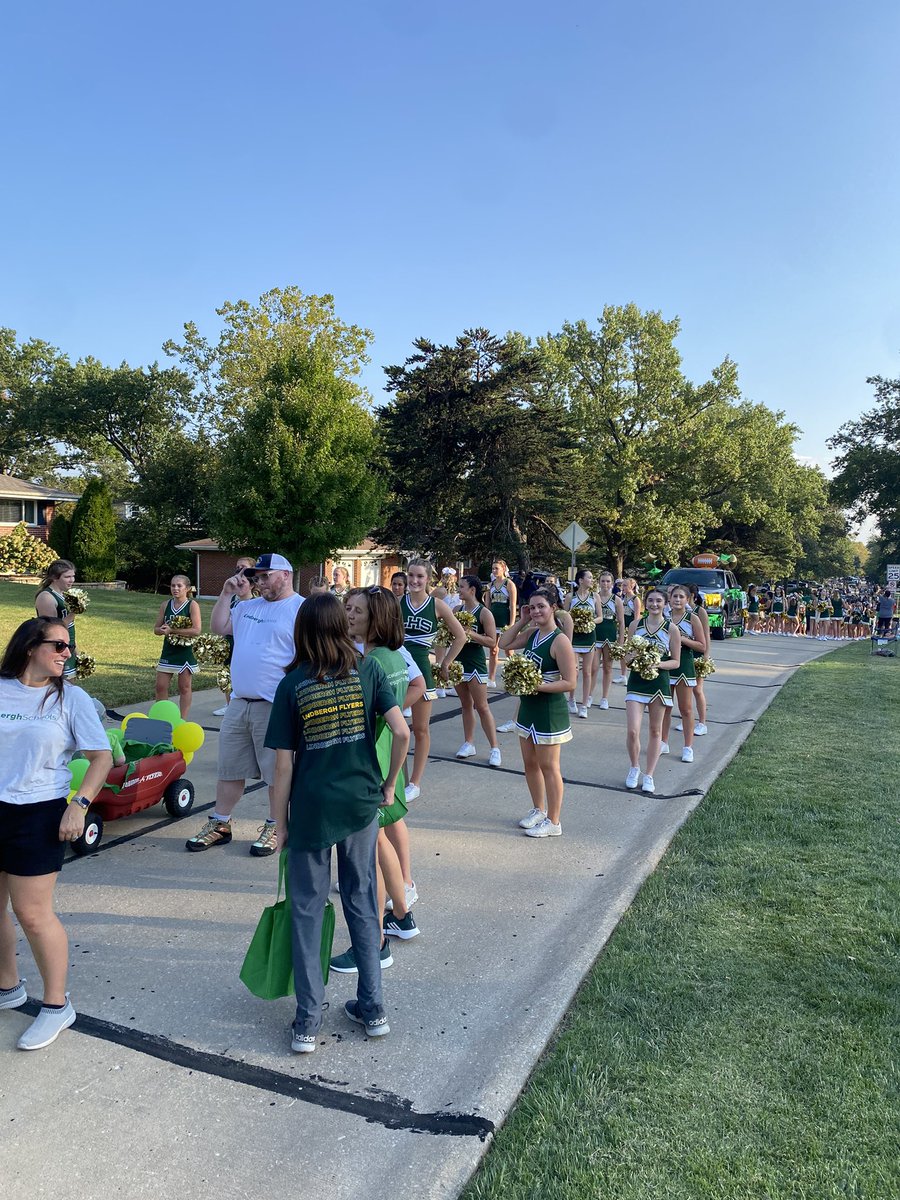 tonylake87's tweet photo. Homecoming Parade 2023! @LindberghFlyers https://t.co/IT52K7hiuT