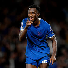 Blue_Footy's tweet photo. Scott Minto says defenders are scared of Nicolas Jackson:

“I think he will be a player. I’ve seen him be strong. I’ve seen him hold the ball up with defenders hanging off him. I’ve seen him making clever runs.

I’ve seen him with the traits that defenders do not want to pick him up. They do not want to mark him. They don’t want to get close because they’re being outmuscled.

Everyone is looking at the Nottingham Forest miss and saying he can’t finish. Good finish last night [against Fulham]. Give the guy time.”