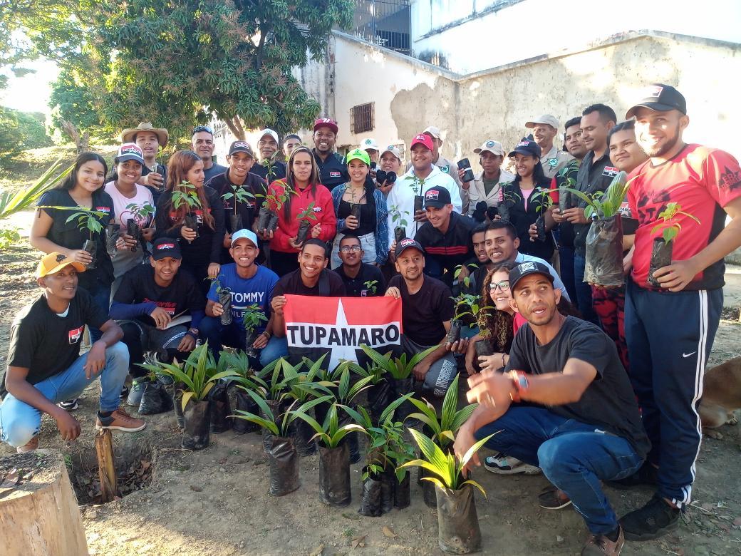 “Si queremos construir la sociedad que prefiguramos. "La sociedad de la Mujer y el Hombre nuevo", es importante poner en práctica y desarrollar nuevos valores en nuestra juventud”.

#JuventudTupamaroConMaduro
#VenezuelaDeValoresYCultura <a href="/NicolasMaduro/">Nicolás Maduro</a> @TupamaroMRT