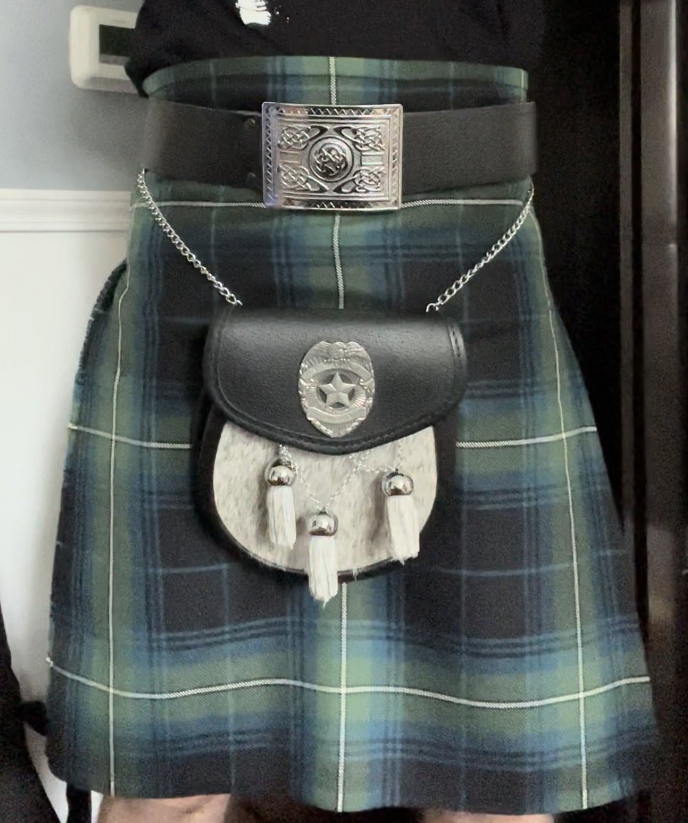 Corpse1827's tweet photo. A million thanks to @usakilts for releasing @ScruffyWallace1 ‘s tartan again! Scruffy is the reason why I wanted to play the bagpipes. #bagpipes #usakilts #scruffywallace #kilts https://t.co/zQDvuda4dN