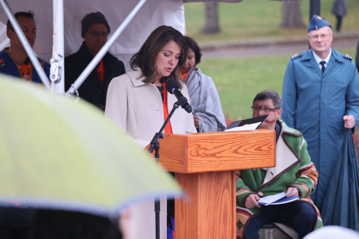 ABDanielleSmith's tweet image. I was honoured to attend today’s ceremony to open the Reconciliation Garden near Alberta’s Legislature. 

This garden and monument are meaningful and heartfelt symbols of Alberta’s commitment to reconciliation with Indigenous Peoples. 

Tomorrow, is the National Day of Truth and…