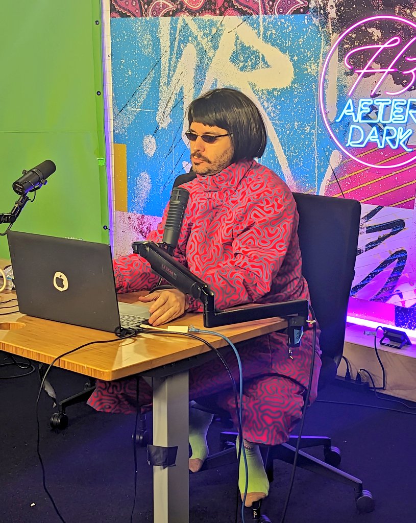 theh3podcast's tweet photo. I have no clue what's going on https://t.co/vjOCXO2jdZ