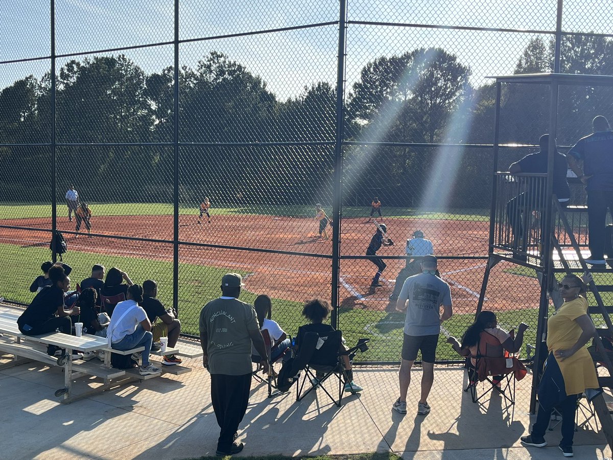 Everett_A_'s tweet image. Good luck to two amazing softball teams!  @ClementsMiddle and @indiancreekmid #NCSSWorkingTogether #NCSSBeTheBest