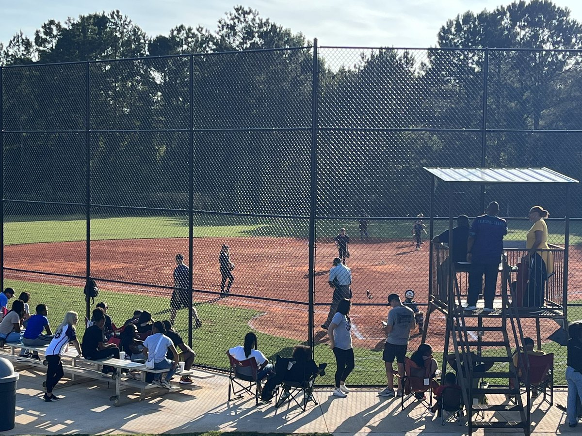 Everett_A_'s tweet image. Good luck to two amazing softball teams!  @ClementsMiddle and @indiancreekmid #NCSSWorkingTogether #NCSSBeTheBest