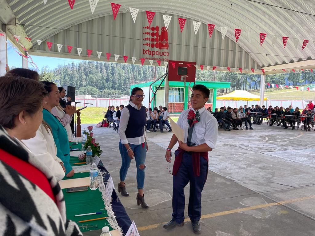 Escuela158's tweet photo. Primer lugar en el 1concurso de poesía coral muchas felicidades 🎊 https://t.co/xMSOt3EJHe