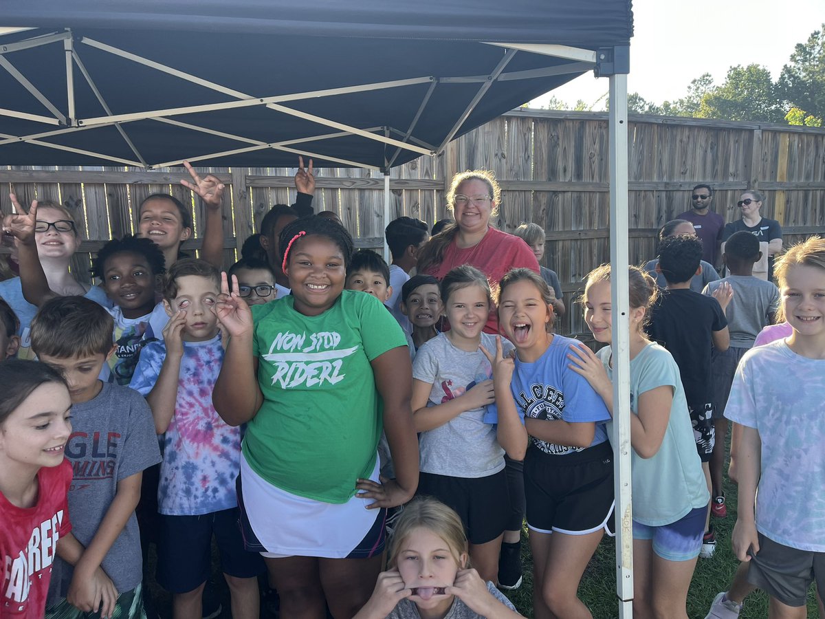 MsBurrillFCE's tweet photo. 2023 FOAM FEST was a success! These kids are EXHAUSTED and READY for fall break! 🏃‍♂️🍂 @HumbleISD_FCE https://t.co/yjSCTVOx95