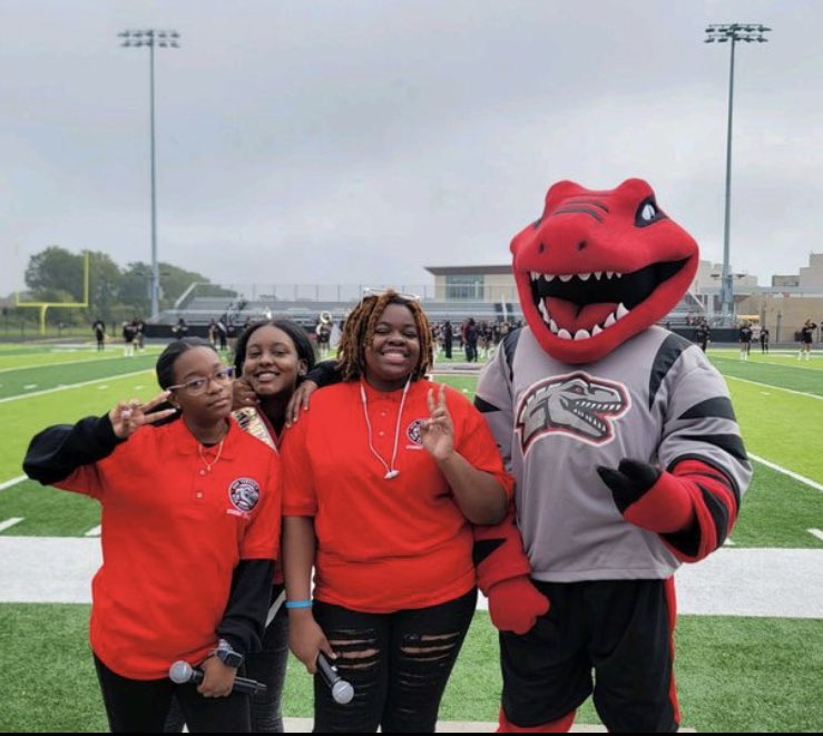 RTHSActivities's tweet photo. Scenes from Friday: Best Day Ever @RichTownshipHS #HoCo2023 #FallPepRally #RaptorReadyTailgate #EverybodyMattersEveryoneBelongs https://t.co/k9dTDwlSlG
