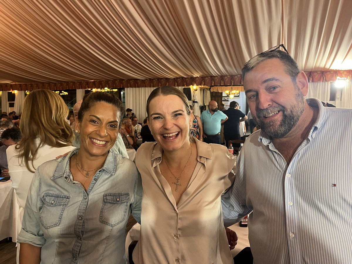 Ines28's tweet photo. Gracias #presidenta @MargaProhens 🩷🩷🩷🩷🩷#festejamos #unidos https://t.co/kL3Ll3KKZQ