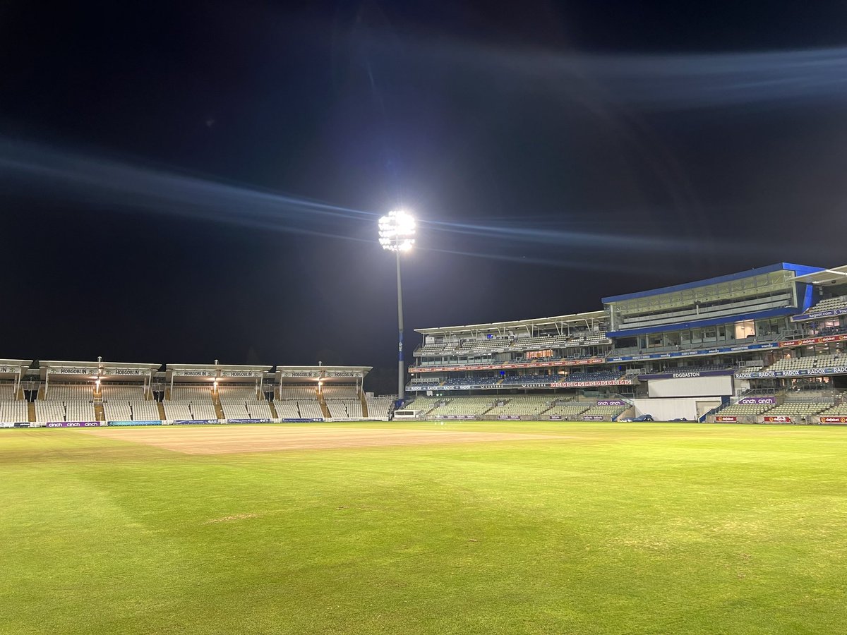 barnstonworth's tweet photo. @WarwickshireCCC so today and the season comes to an end …strange old day started blotting at 6 this morning gutted the game got called off as my team couldn’t do anymore..and unfortunately it’s not my decision.. then an evening under the lights doing renovations https://t.co/aW53JPxA4R