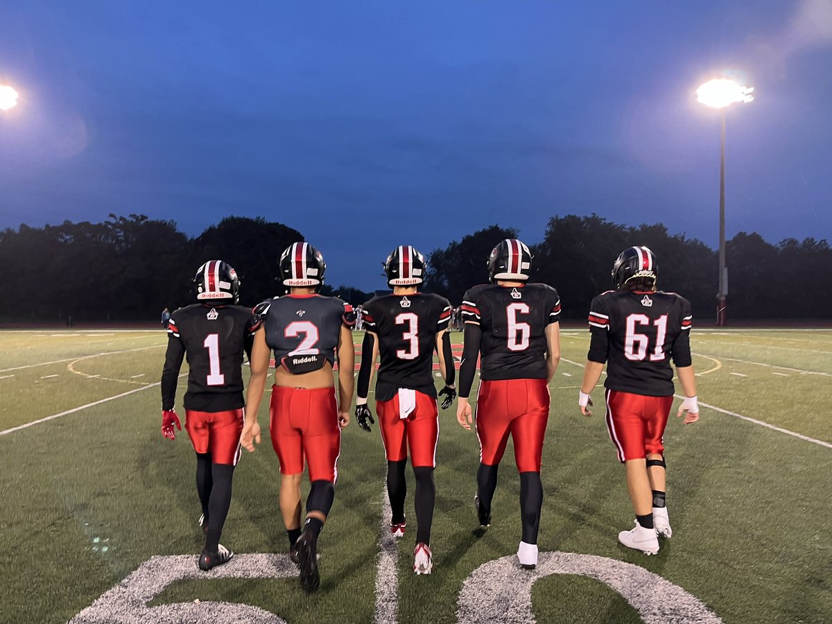 SalemHSFootball's tweet photo. Game time!! #BeatGloucester #BeElite #GoWitch https://t.co/Wn9gds6Y0u