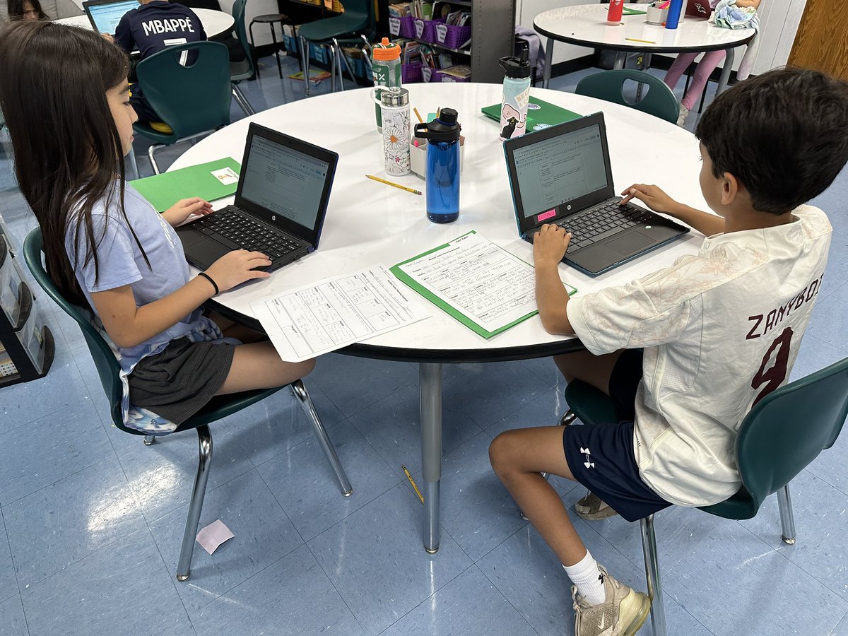 Rainy day writing with a touch of tropical background music. 🩵