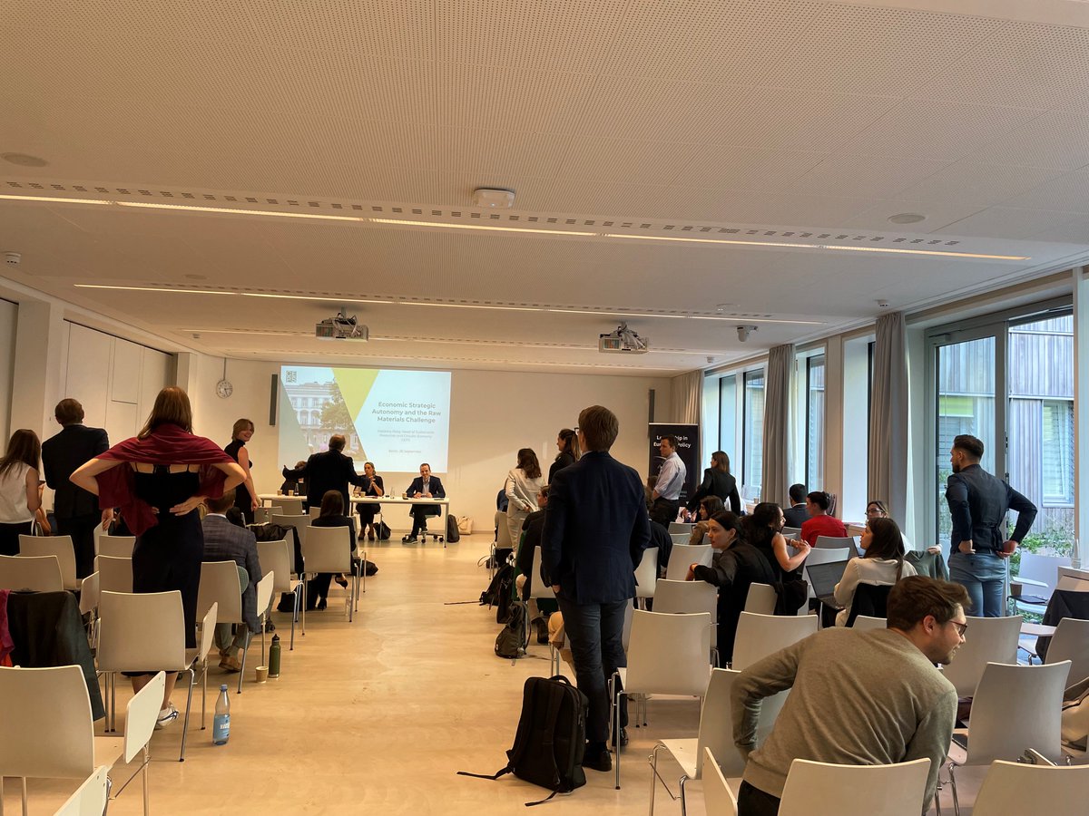 the_europaeum's tweet photo. And a special thanks, among many others, to @vasileios_rizos, representing @CEPS_thinktank, who joined our panel on #EconomicStrategicAutonomy this past Tuesday, along with @stormy_mildner, chaired by our very own Adrienne Cheasty (former @IMFNews). https://t.co/9XoKQtYMUX