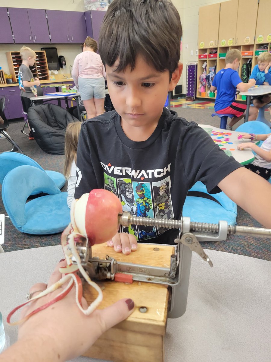 MrsWord30's tweet photo. Calvin donated apples to our class from his apple tree! We did an apple experiment and used an apple peeler. And of course we enjoyed eating some delicious apples! #otsegoknights https://t.co/1a0z70eoZL