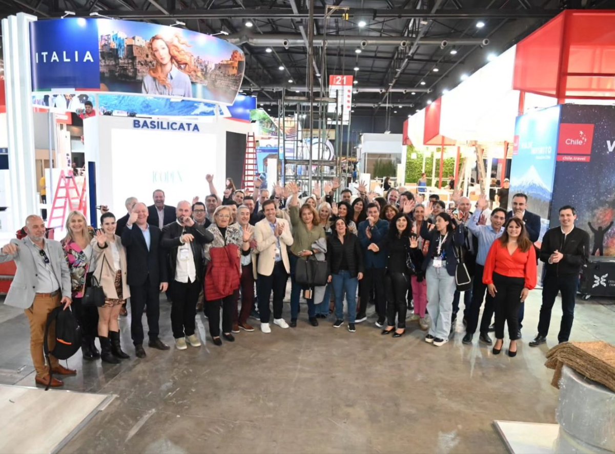 FAEVYT's tweet photo. 👉 Recorrida del Consejo Federal Asambleario #FAEVT en la previa de la 27° edición de #FIT2023 @feriadeturismo #HayEquipo💪

#FAEVYTFederal #CFA #SomosTurismo #SomosFAEVYT https://t.co/kNjwucB0jn