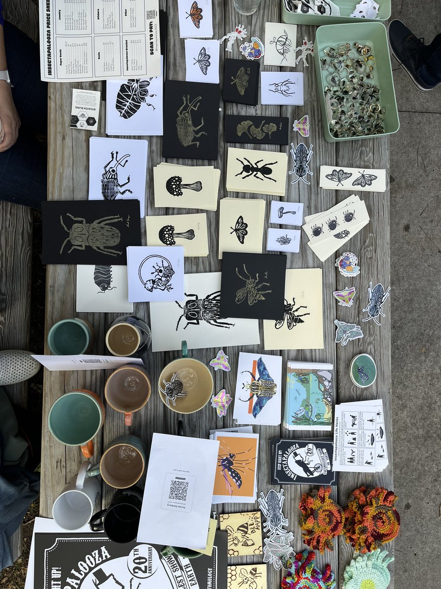 LillyVidaurri's tweet image. Having a lovely SNEEBening selling leftover Insectapalooza merch!!!