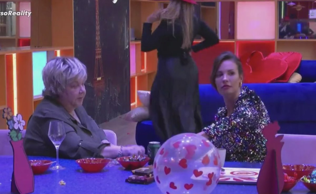 soniab106's tweet image. Cuidado mi Jessi no te vaya a dar 3 puntos pa la próxima nominación.. JAJAJAJA 🙄🤭💅🏼

#GHVIP29S