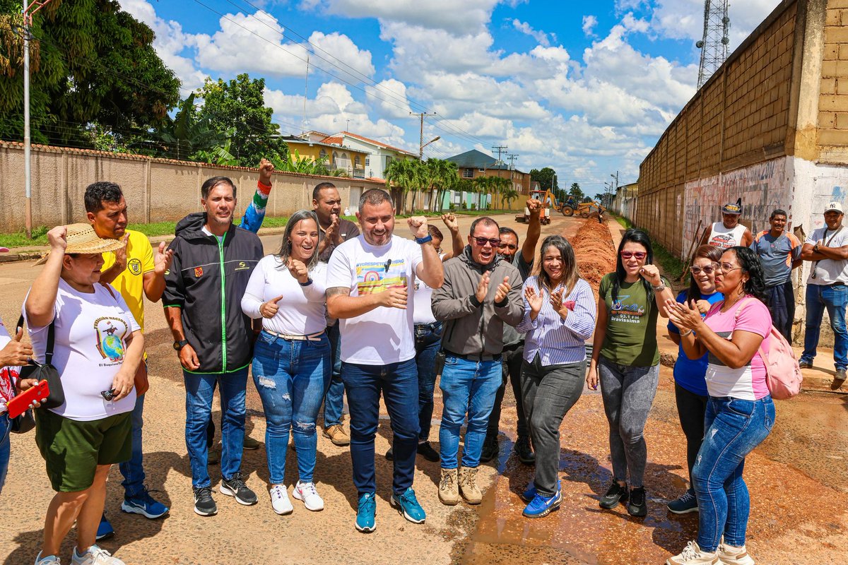 anzoateguigob's tweet photo. La respuesta a las necesidades en materia de servicios públicos planteadas por la comunidad Las Américas del municipio Guanipa a través del 1x10 del Buen Gobierno, política diseñada por el Presidente @nicolasmaduro para atender al Pueblo, registra un 90% de ejecución. https://t.co/jAj2oi4OFF