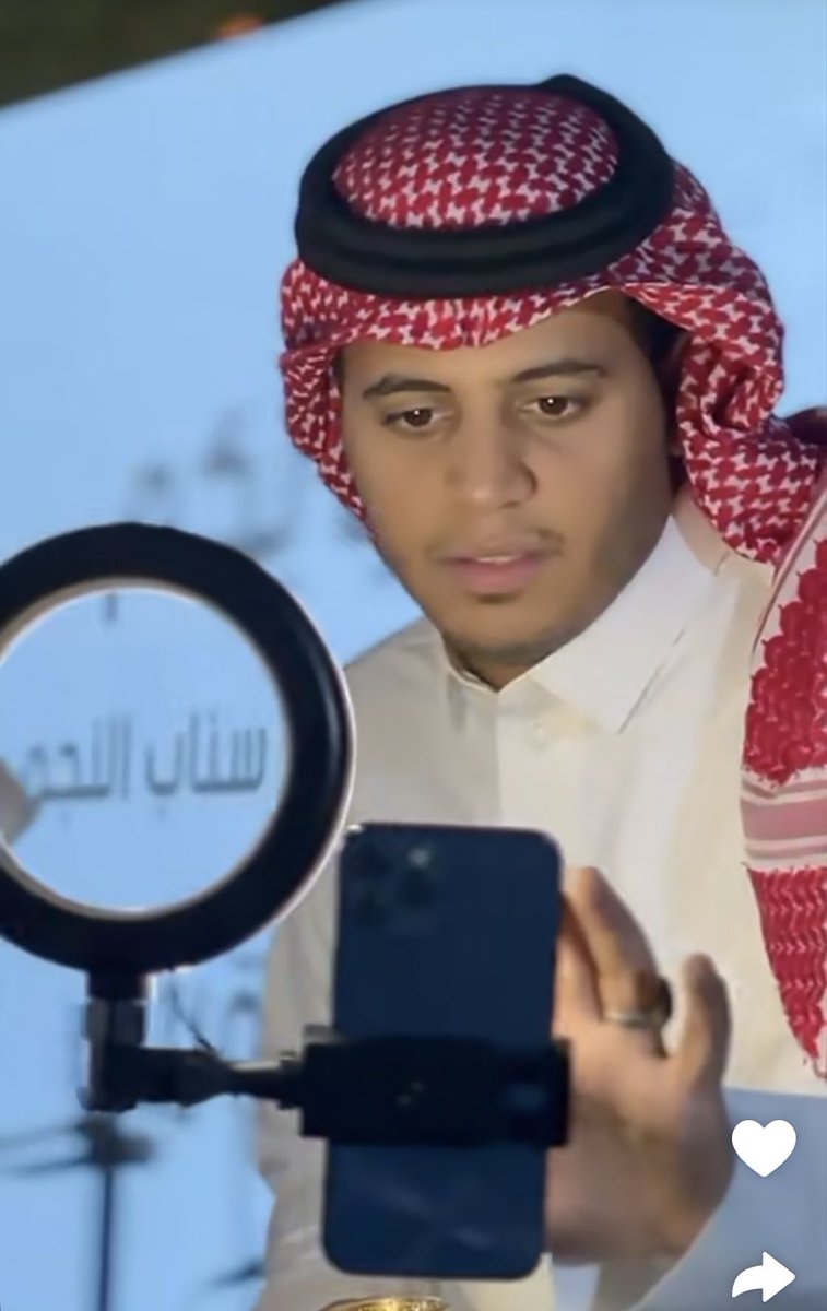 نورٌ يحاكي وجه القمر🤍