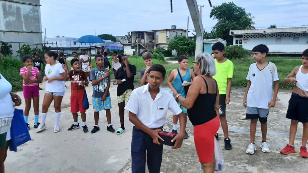 La propuesta de tesoro Escondido,después de carrera-caminata por el aniversario 63 de los CDR.#SantaCruzDelNorte
<a href="/DiazCanel/">Oscar Diaz-Canel</a>
<a href="/BYunieski/">Yunieski Sánchez B</a>
<a href="/TamaraVBenitez/">Tamara Valido Benítez</a>
@marisol130317907
<a href="/PalenzuelaOliva/">Nivaldo Palenzuela Oliva</a>
<a href="/AriagnaPavonG/">☭Ariagna Pavón Guerrero🌻❤️🇨🇺</a>
<a href="/ArnerMarrero/">Arner Marrero</a>